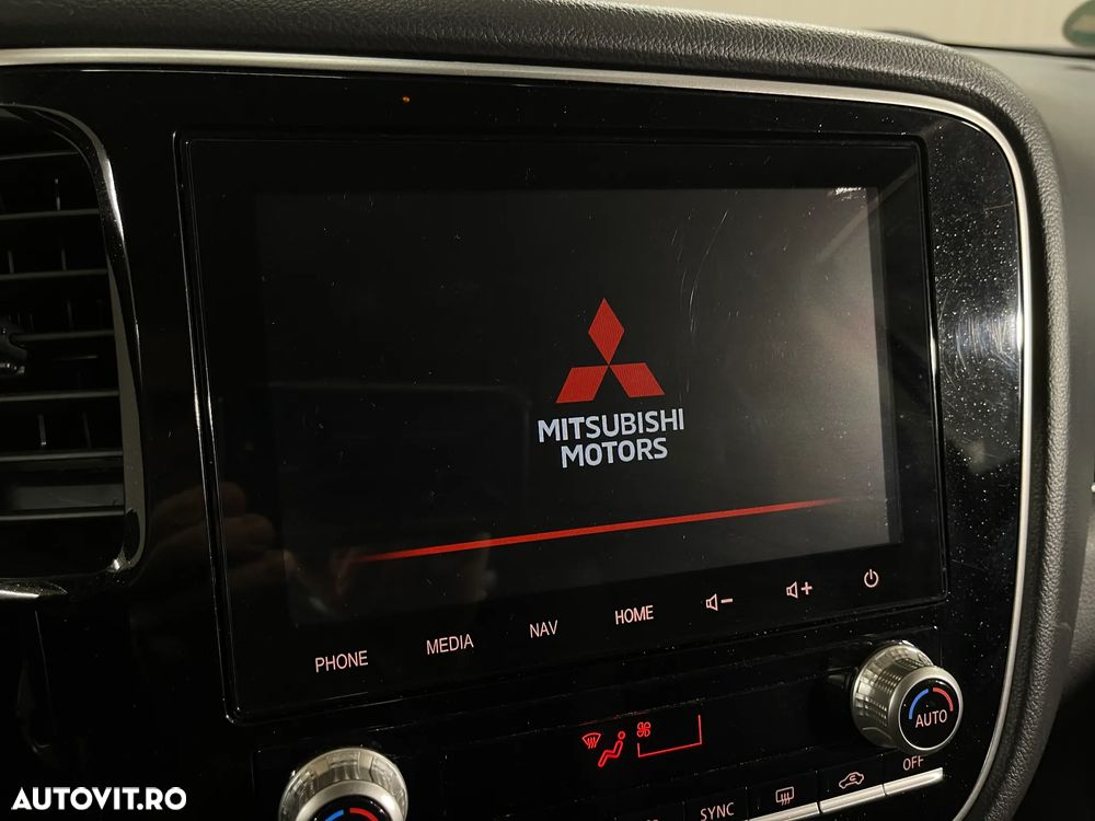 Mitsubishi Outlander 2.4 4WD Plug-In Hybrid - 16