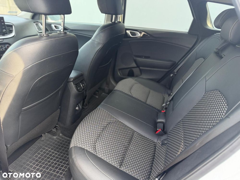 Kia Ceed 1.5 T-GDI L Business Line - 14