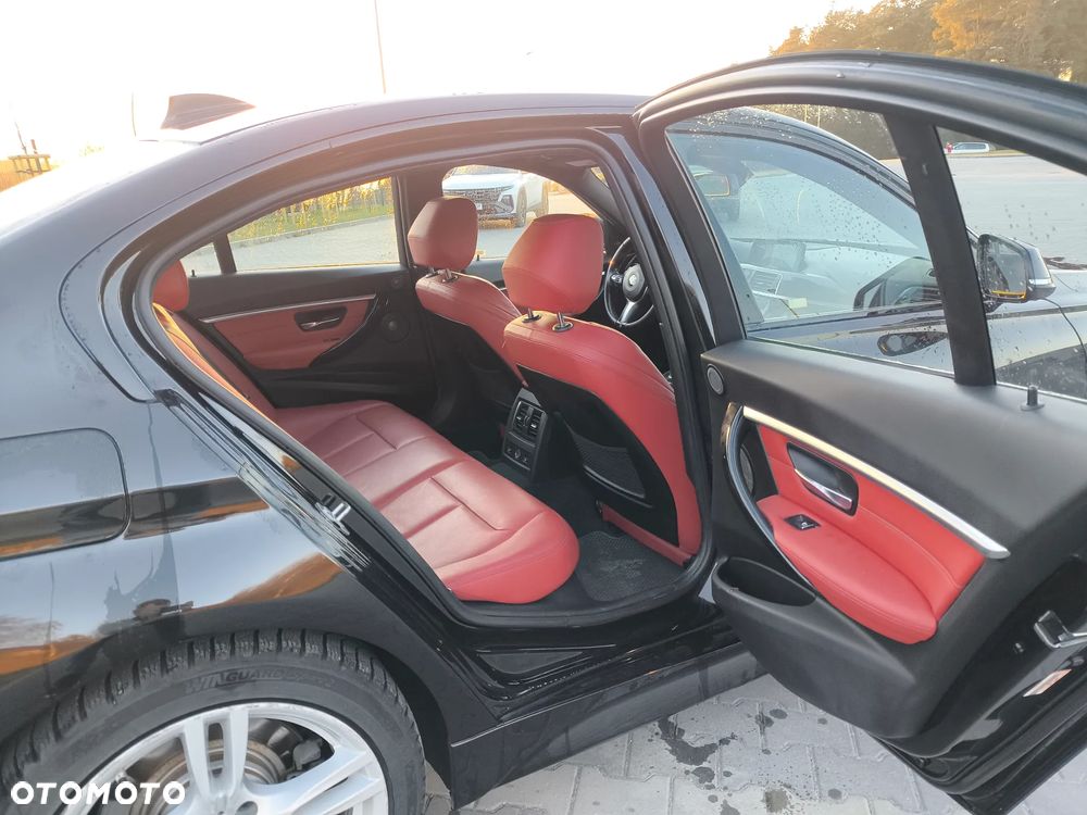 BMW Seria 3 330i xDrive Edition M Sport Shadow - 20