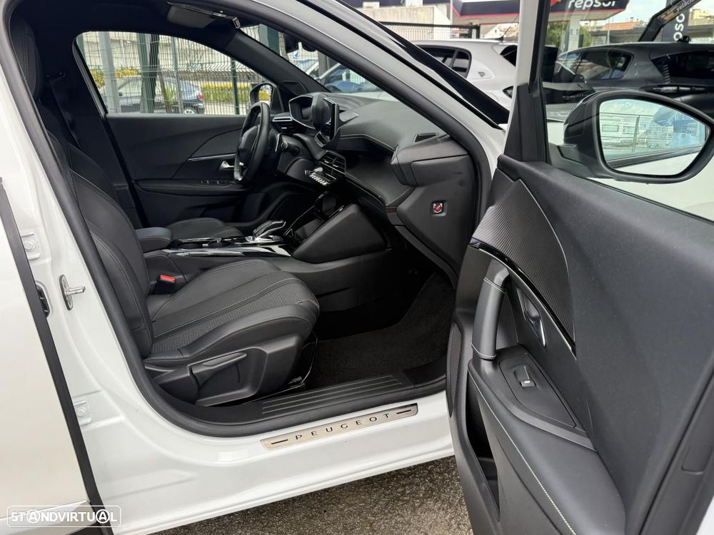 Peugeot 2008 1.2 PureTech GT EAT8 - 39