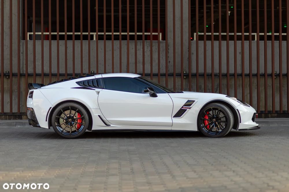 Chevrolet Corvette - 12