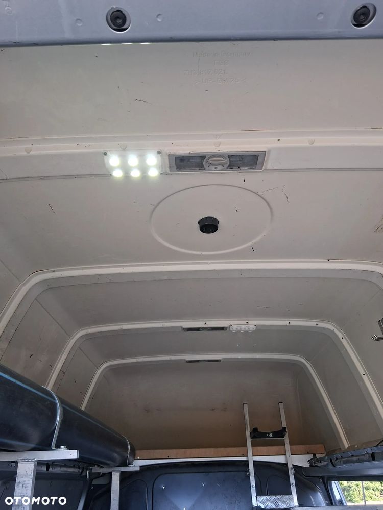 Volkswagen Transporter - 18