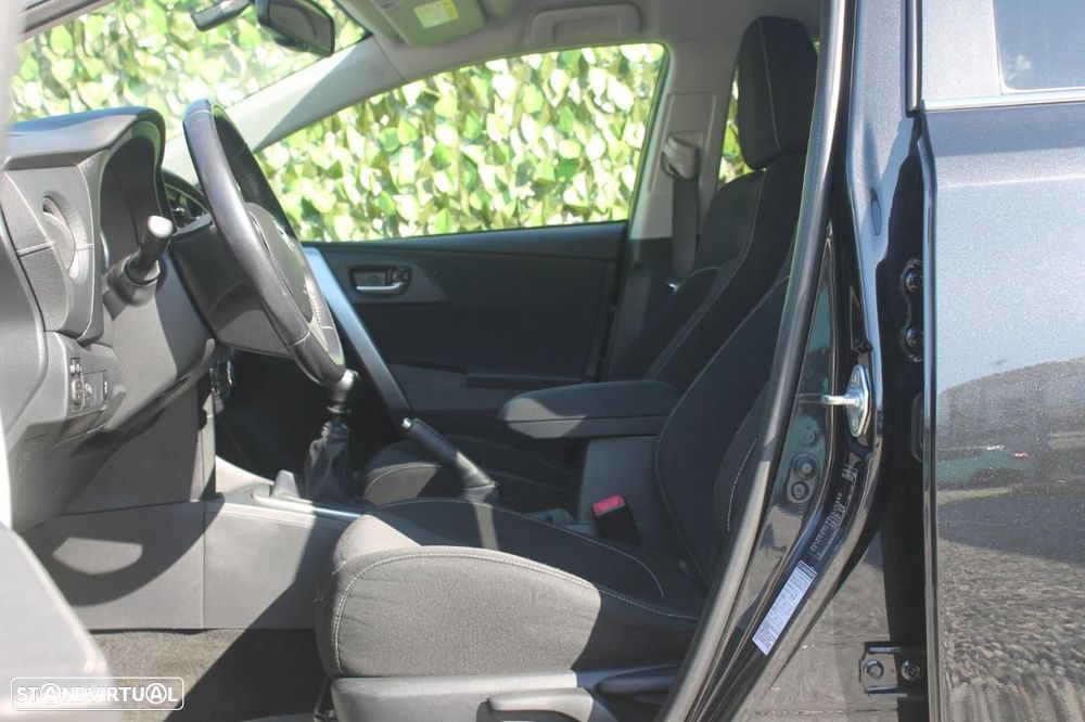 Toyota Auris 1.4 D-4D Exclusive - 9