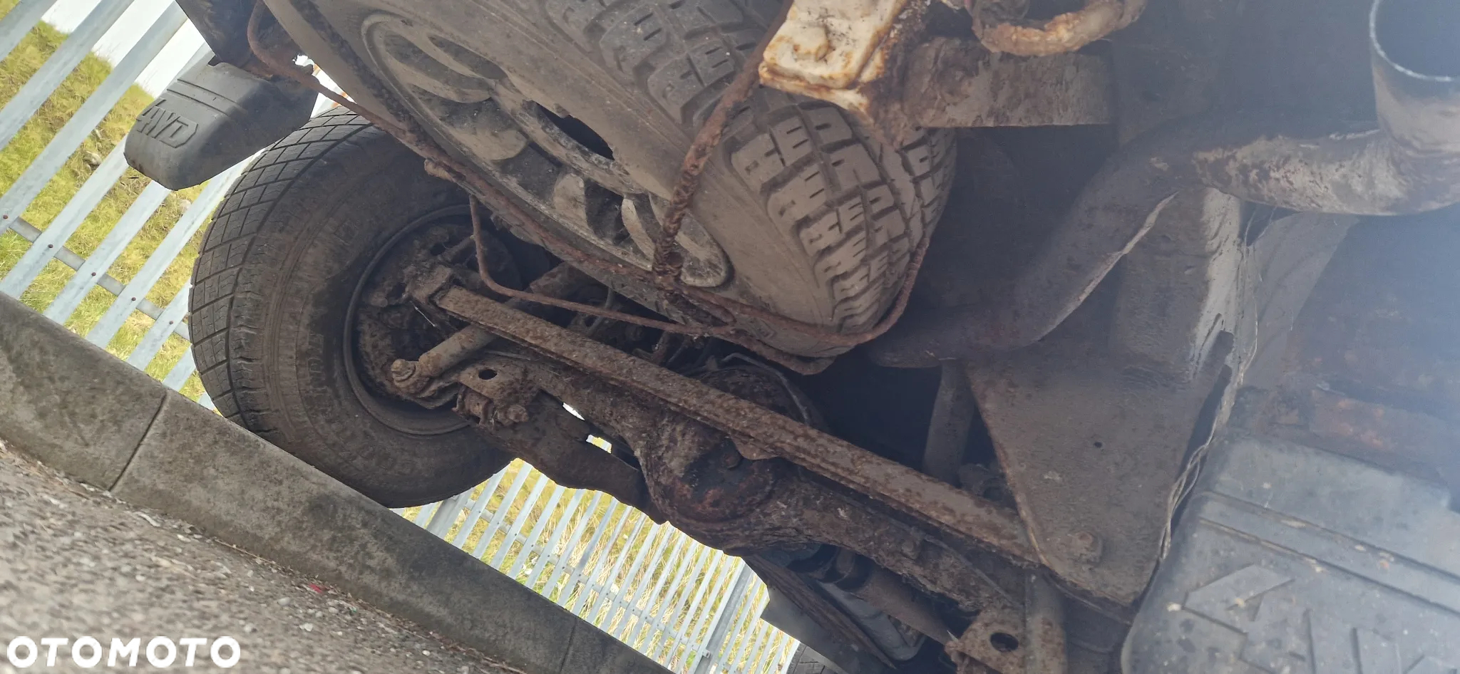 Mitsubishi L400 - 19