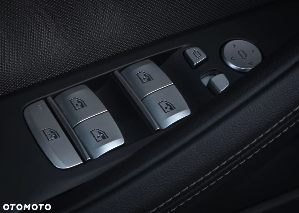 BMW Seria 8 840i - 12