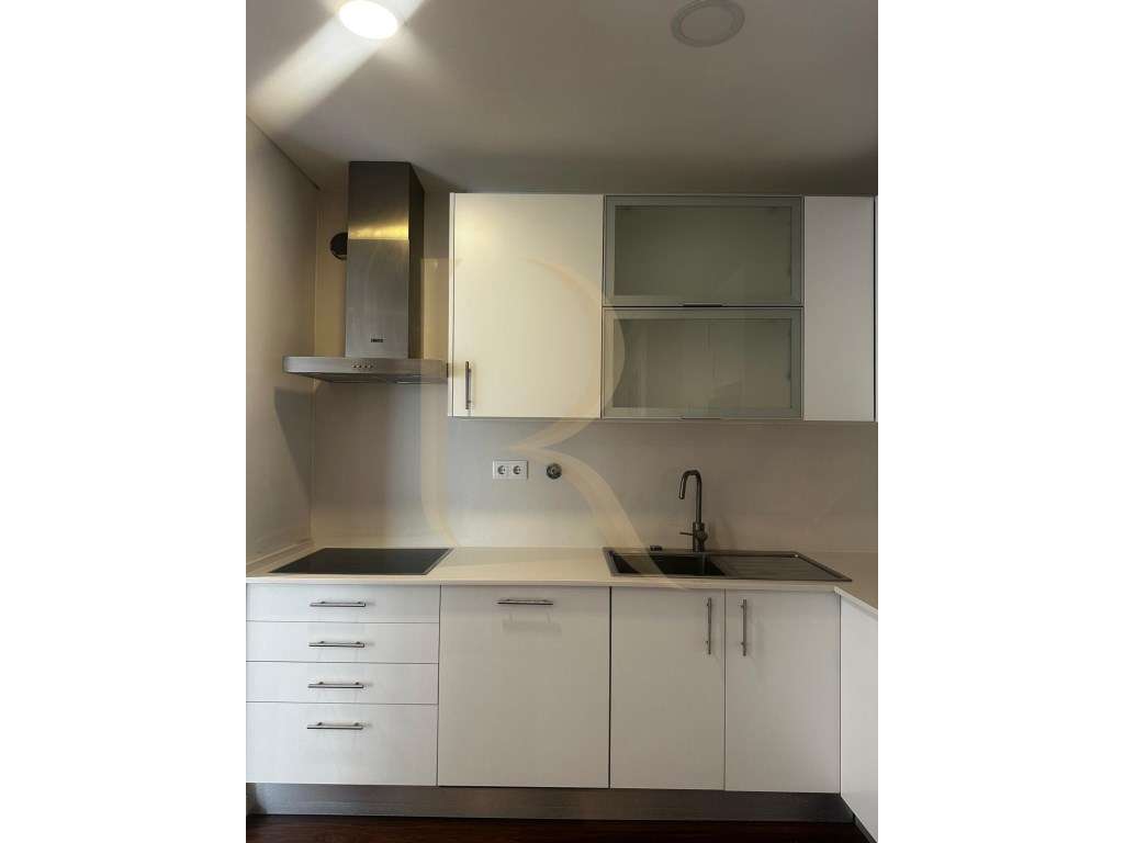 Apartamento T2 remodelado com terraço no centro de Almada - Grande imagem: 3/20