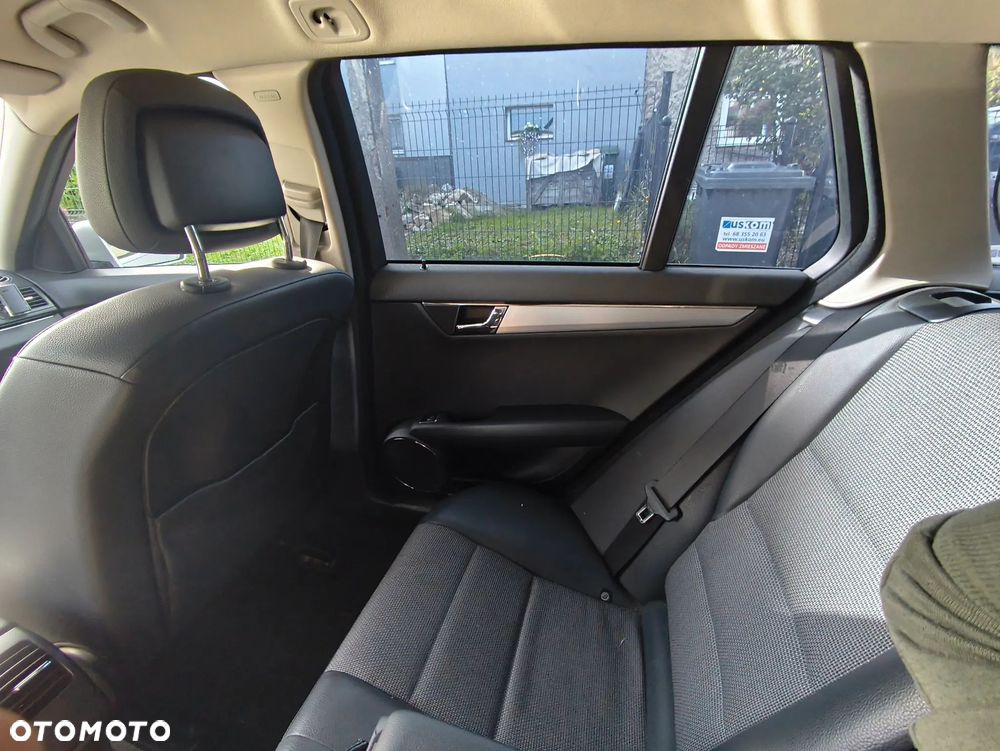Mercedes-Benz Klasa C 200 CGI Automatik BlueEFFICIENCY Avantgarde - 17
