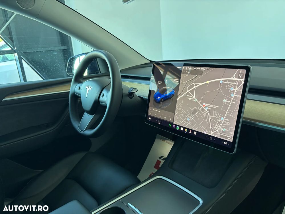 Tesla Model Y - 5