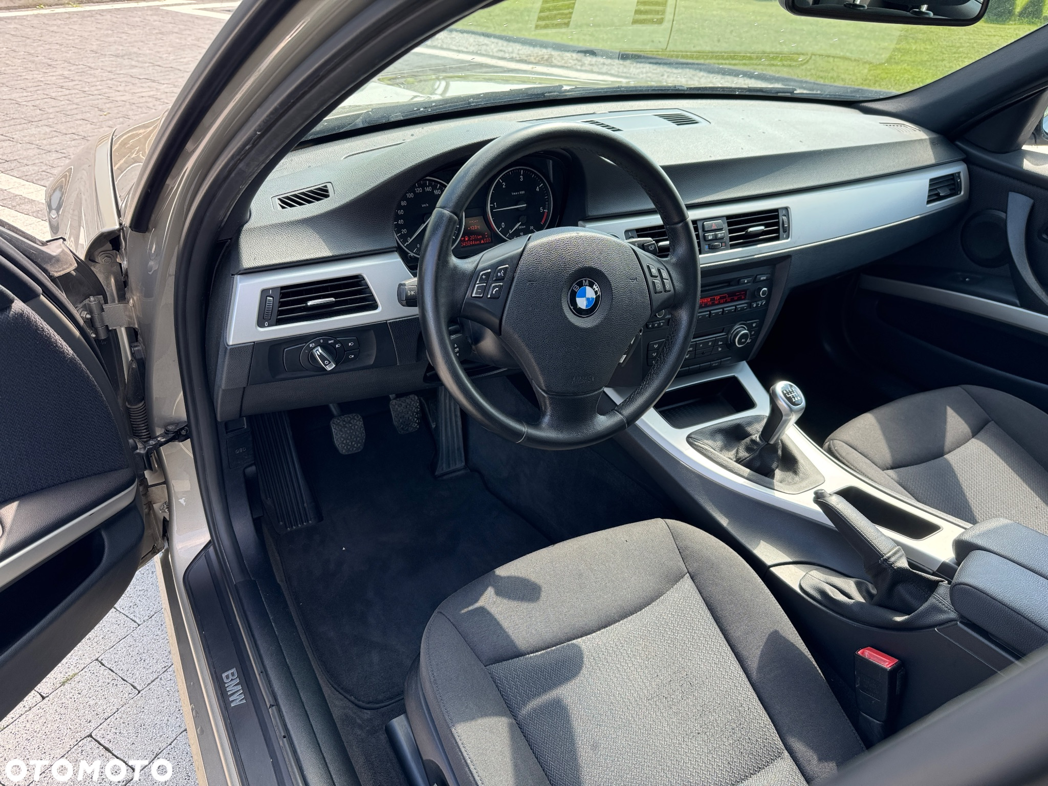 BMW Seria 3 318d DPF Touring Edition Exclusive - 16