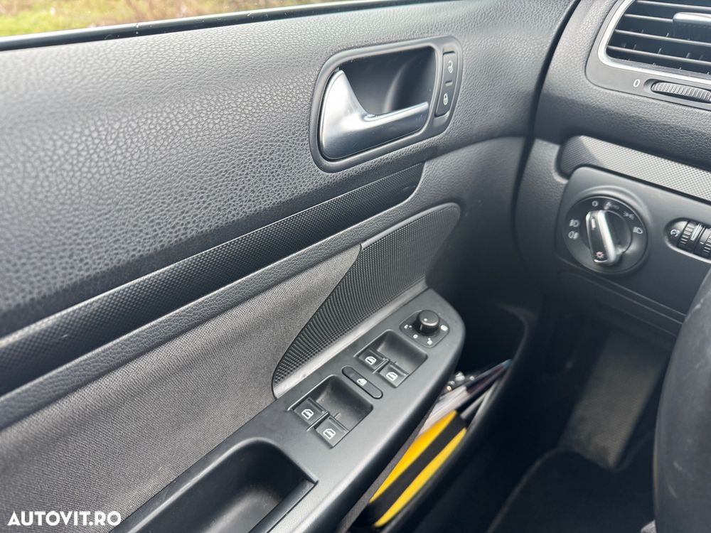 Volkswagen Golf - 8