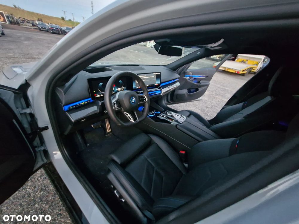 BMW Seria 5 530e xDrive - 32