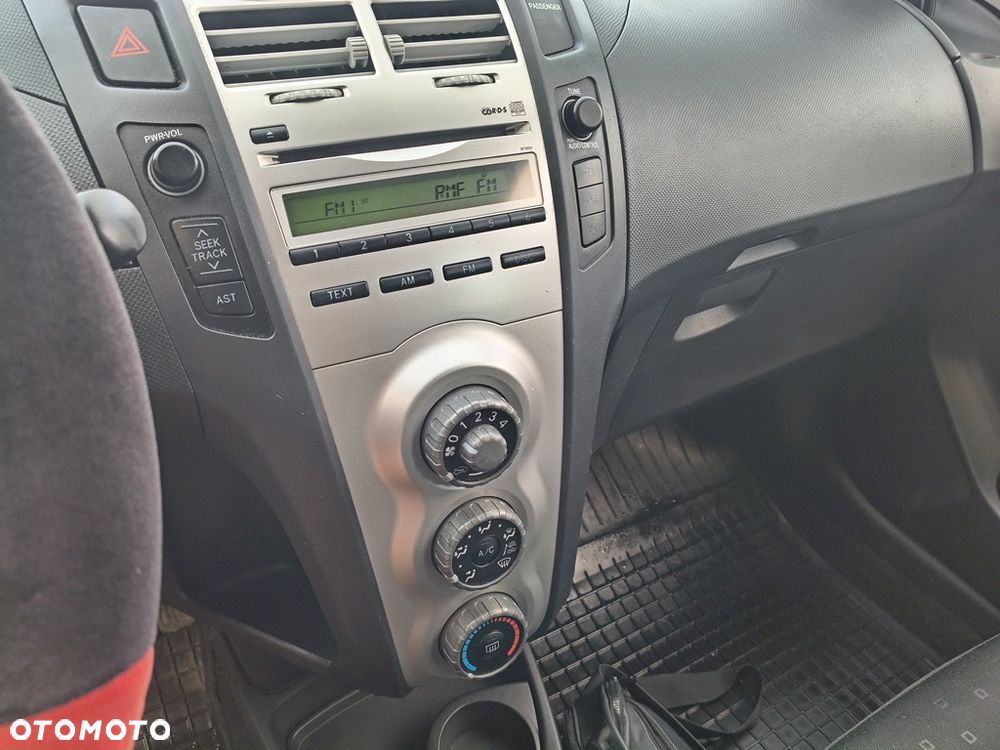 Toyota Yaris 1.0 VVT-i Team - 25