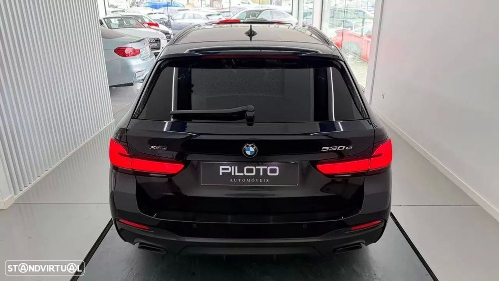 BMW 530 e Pack Desportivo M - 8