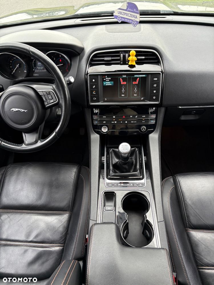 Jaguar F-Pace - 22