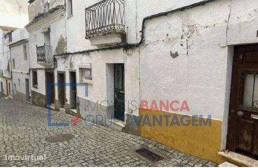 Prédio urbano de tipologia T2 no centro de Campo Maior