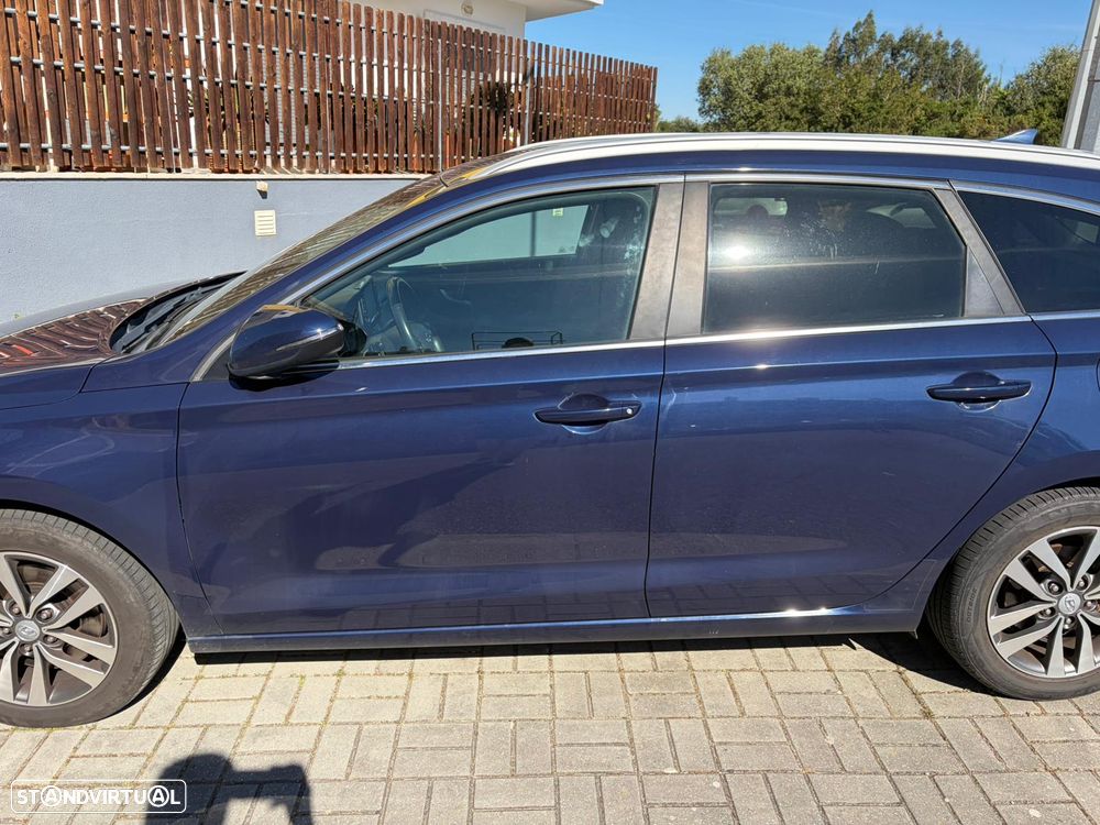 Hyundai i30 SW 1.6 CRDi Style+Navi - 11