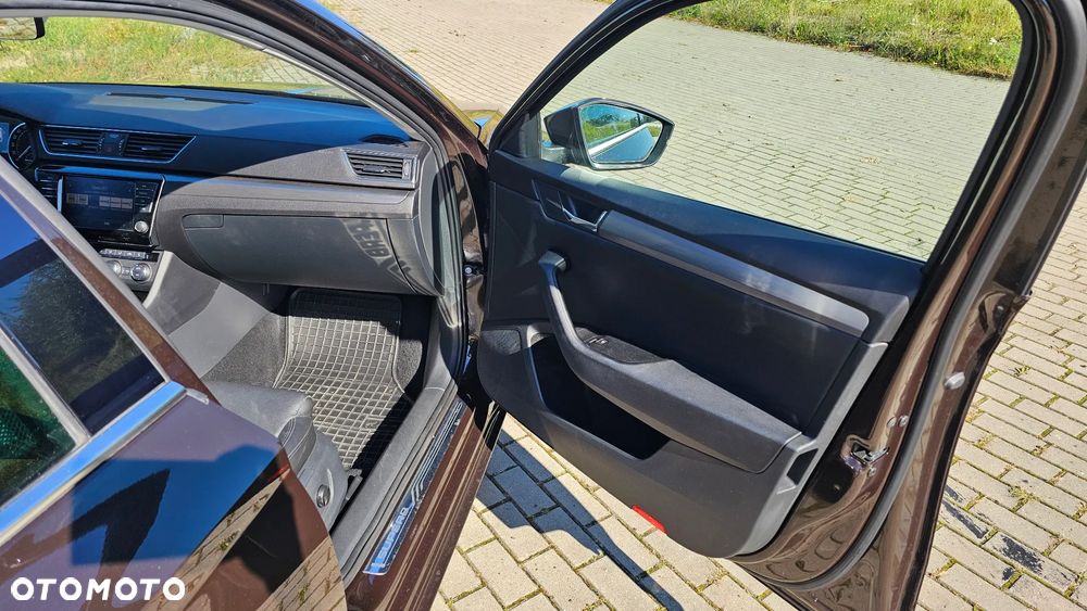 Skoda Superb 2.0 TDI L&K DSG - 19