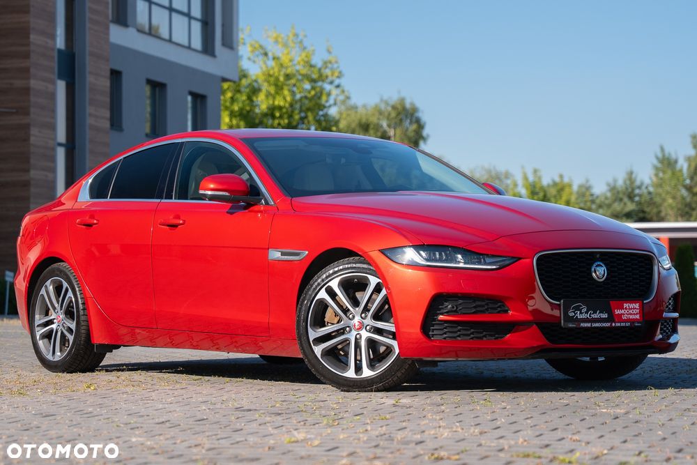 Jaguar XE 2.0 D180 R-Dynamic HSE - 5