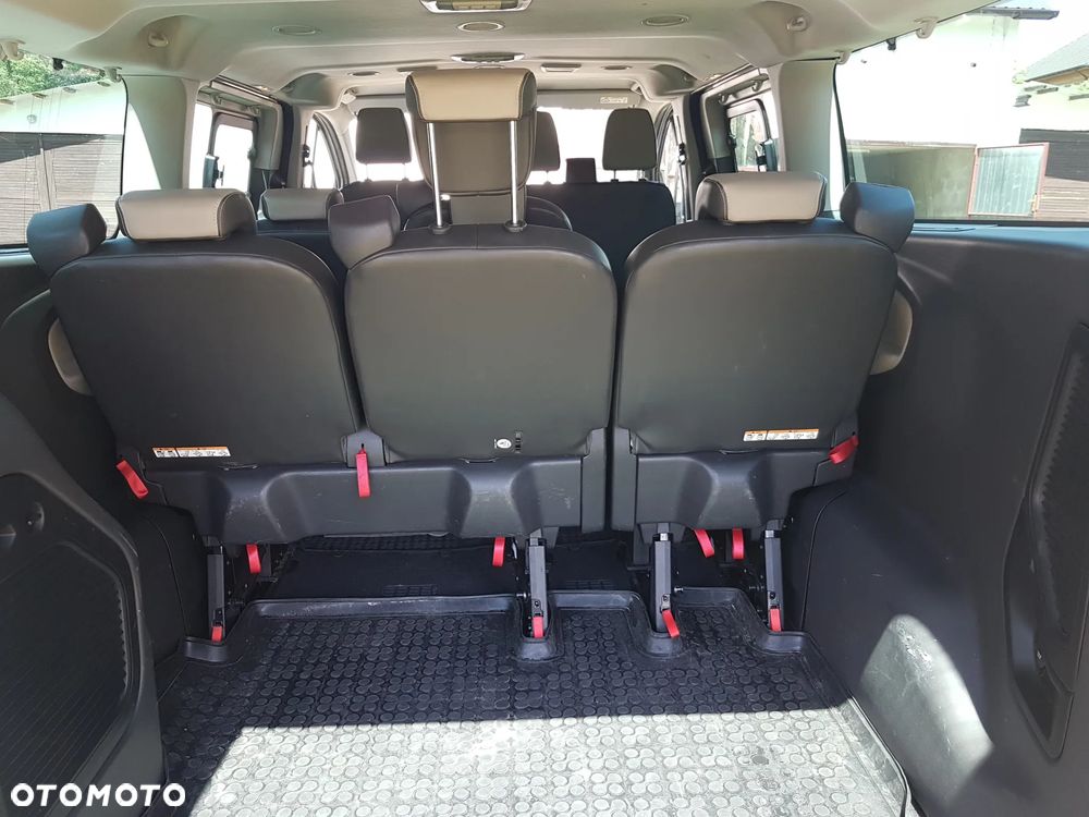 Ford Tourneo Custom - 16