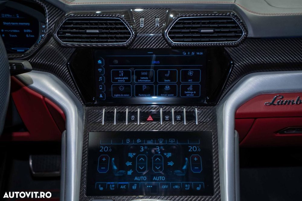 Lamborghini URUS - 36