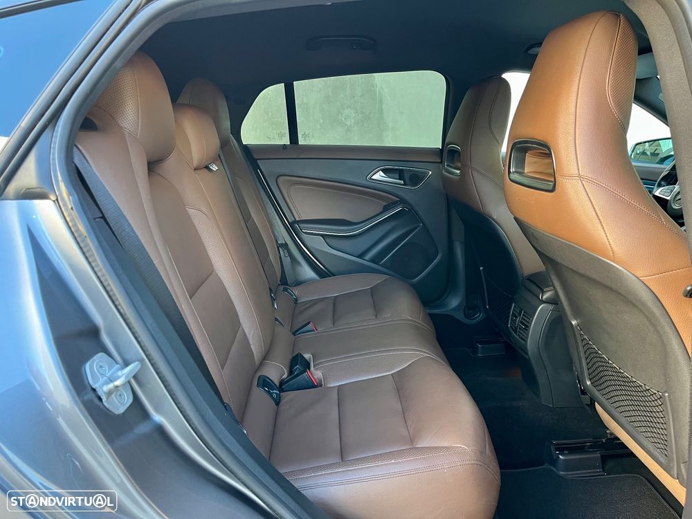 Mercedes-Benz CLA 45 AMG 4Matic 7G-DCT Orange Art Edition - 35