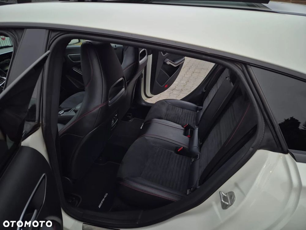 Mercedes-Benz CLA 250 4-Matic AMG Line - 11