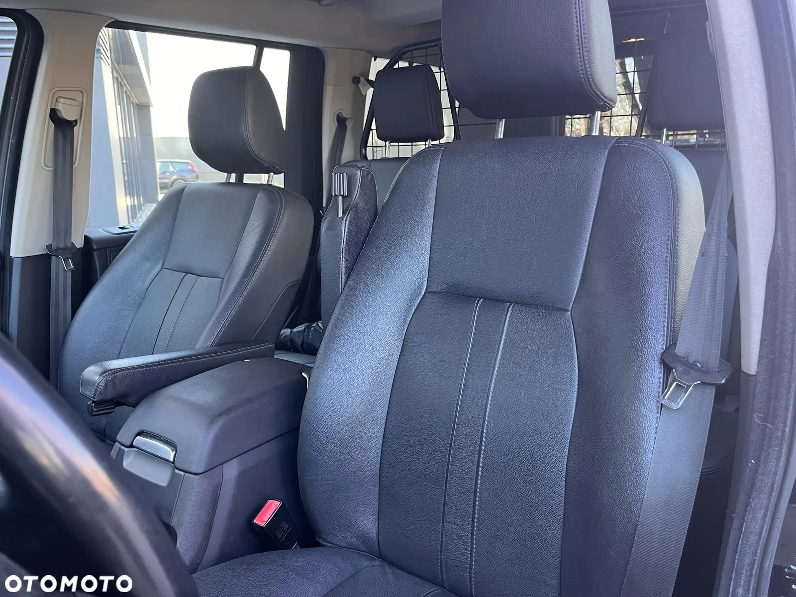 Land Rover Discovery IV 2.7D V6 HSE - 14