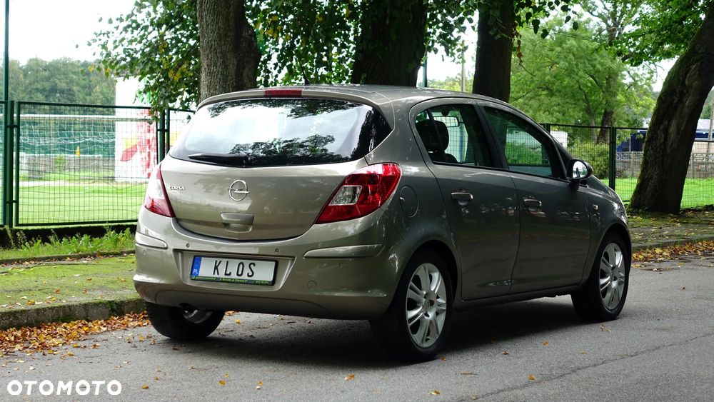 Opel Corsa 1.2 16V Cosmo - 33