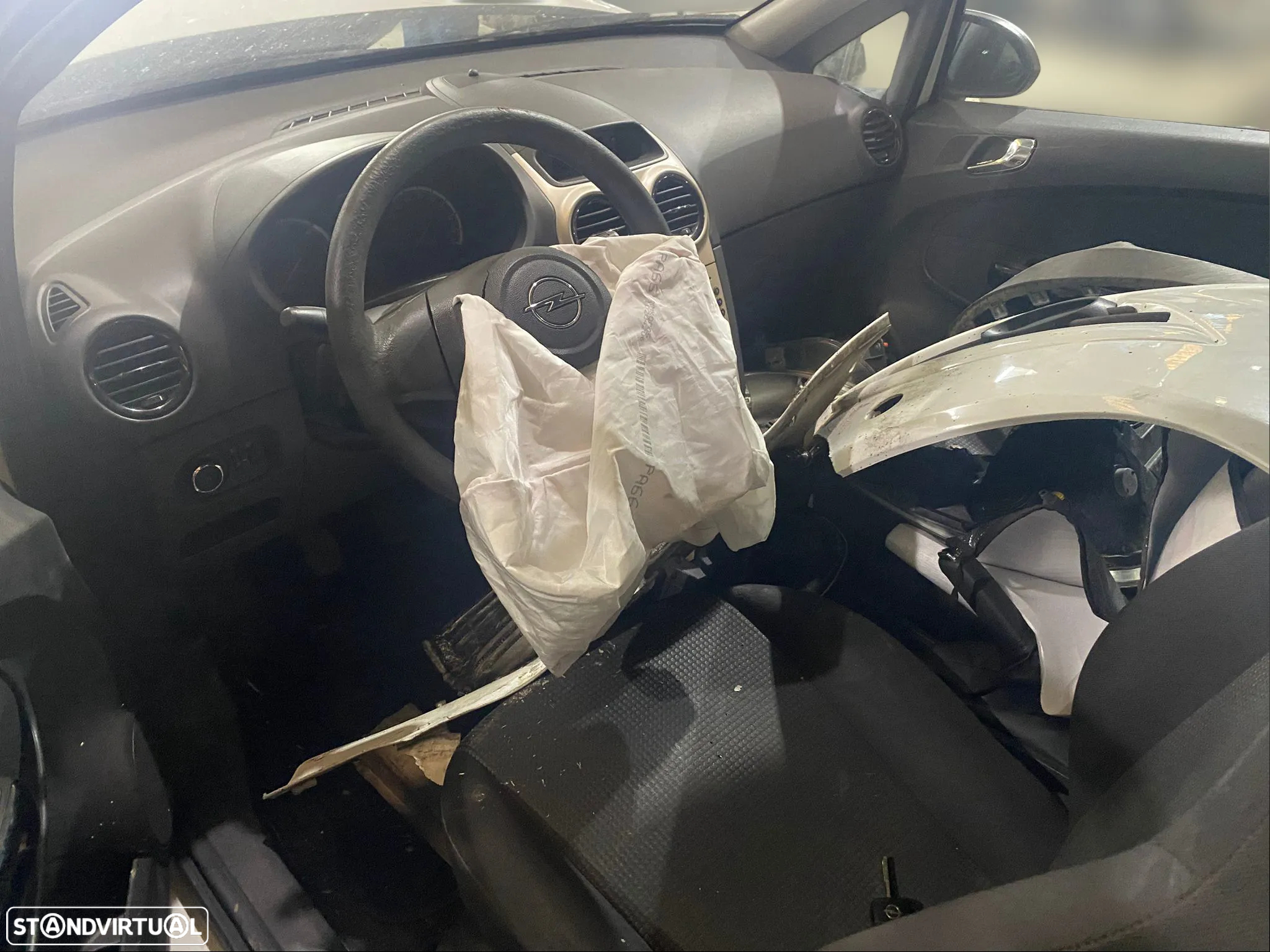 Opel Corsa CDTI Van de 2010 para peças - 6