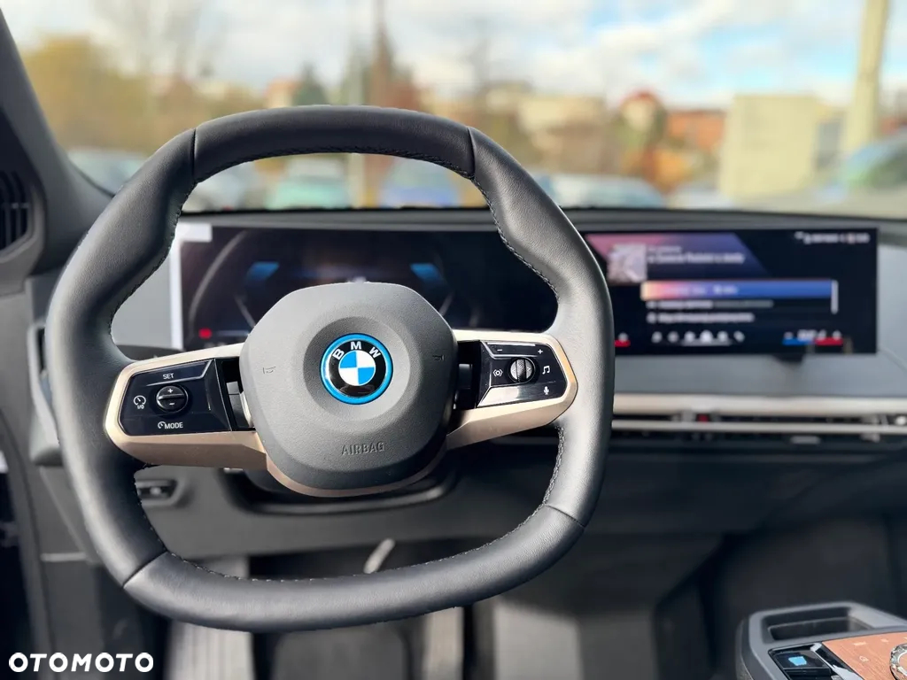BMW iX - 7