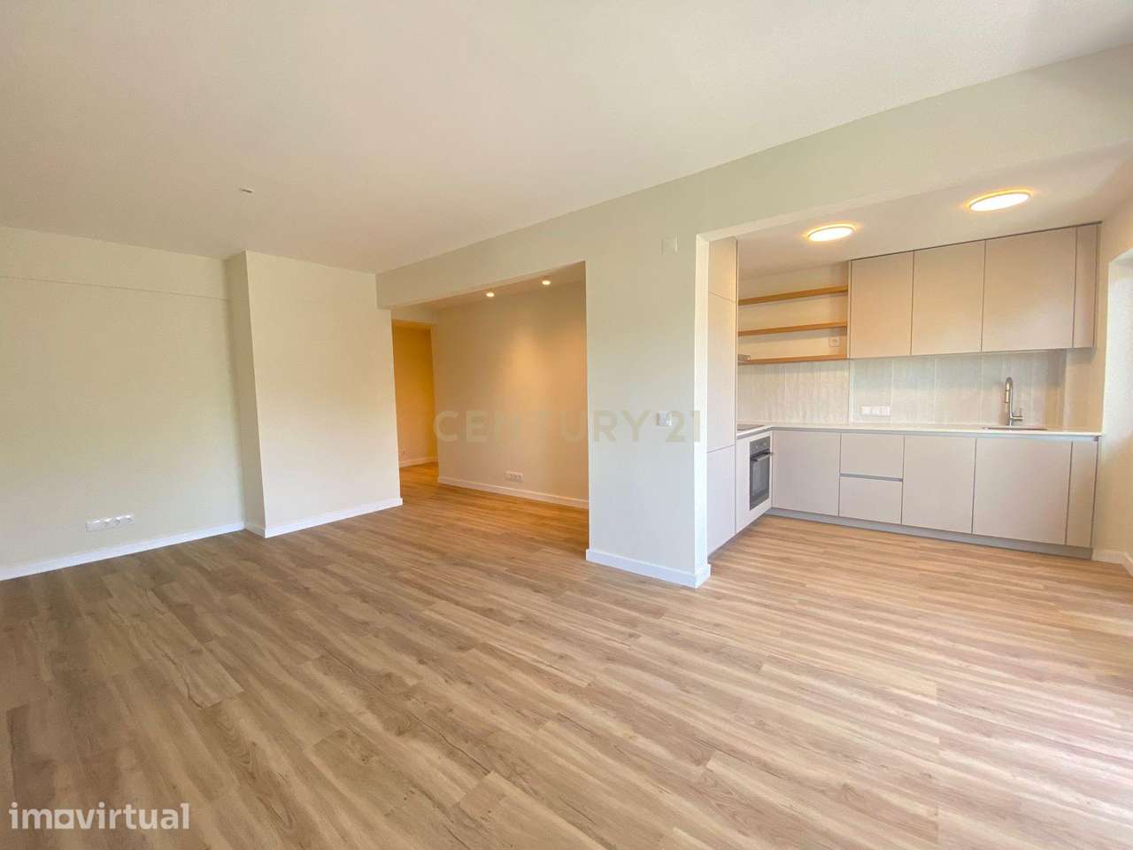 Apartamento T2 na Estrada da Luz, junto ao colégio Militar - Grande imagem: 2/26