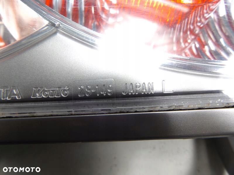 TOYOTA PREVIA II LAMPA LEWA TYLNA LEWY TYŁ W KLAPĘ - 2
