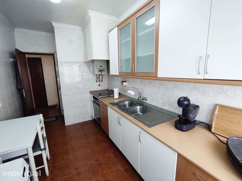 T2 em Casal de São Brás - Excelente localização junto à Farmácia Nunes - Grande imagem: 4/21