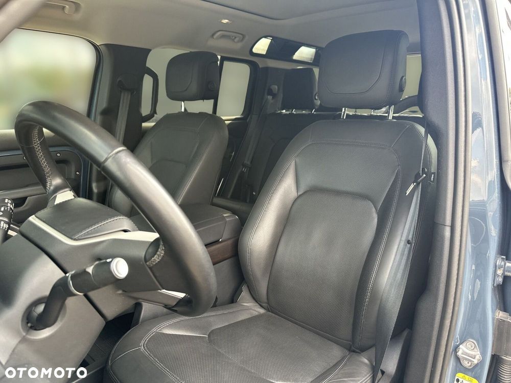 Land Rover Defender - 16