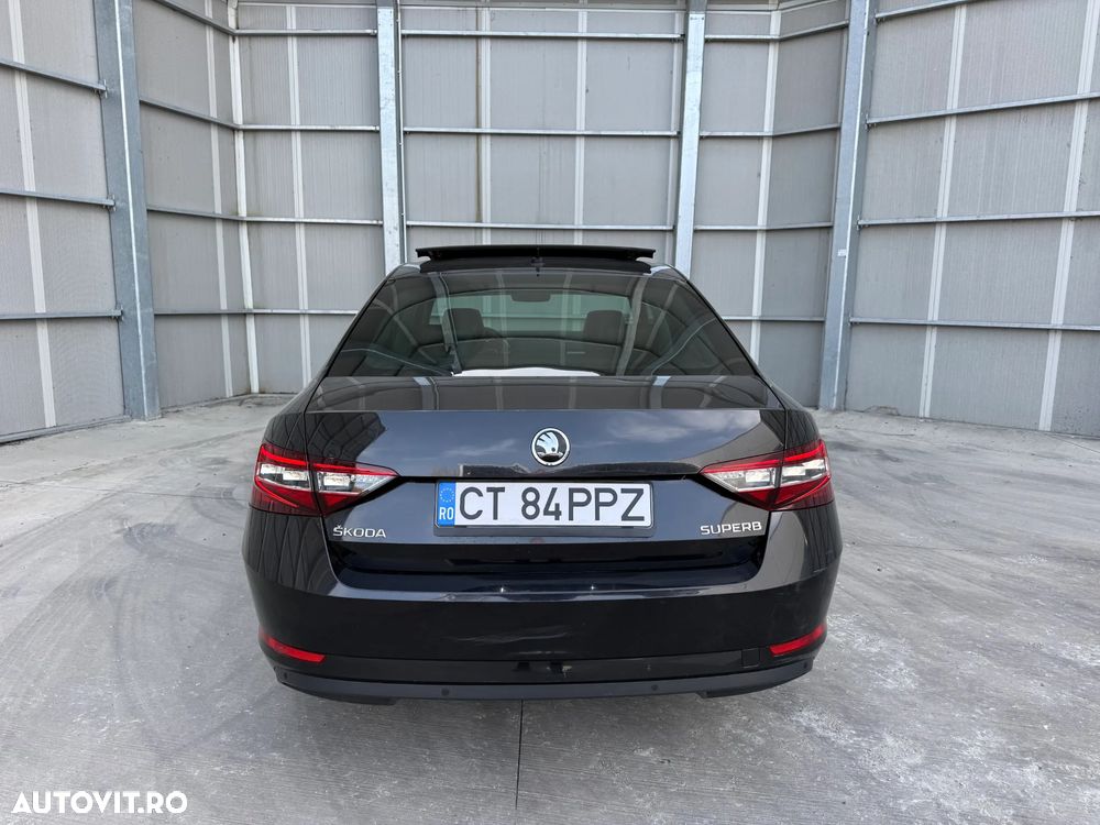 Skoda Superb 2.0 TDI DSG Premium Edition - 9