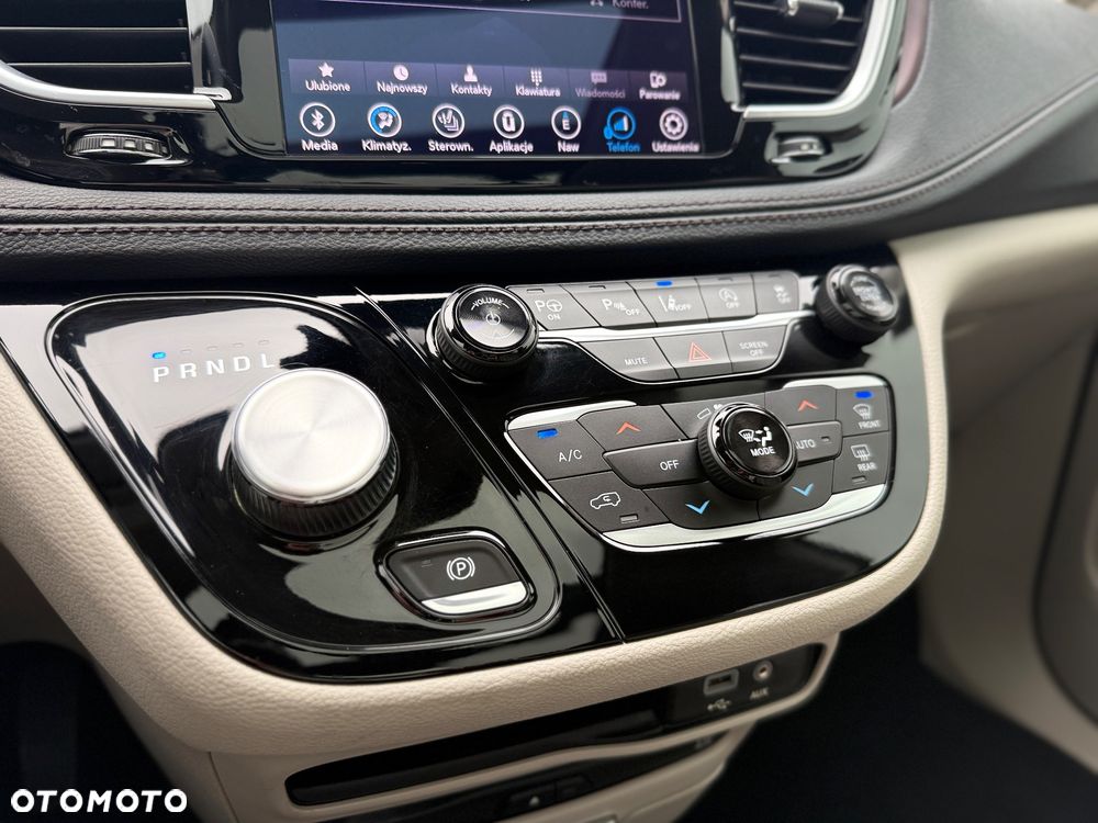 Chrysler Pacifica - 36