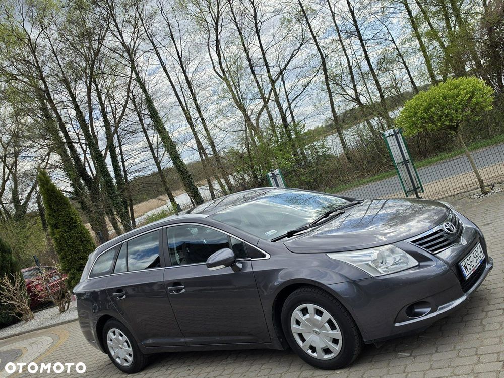Toyota Avensis - 1