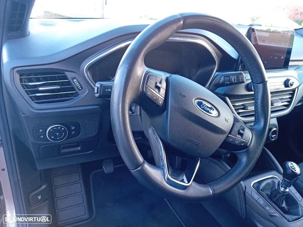 Ford Focus 1.0 EcoBoost Active - 11