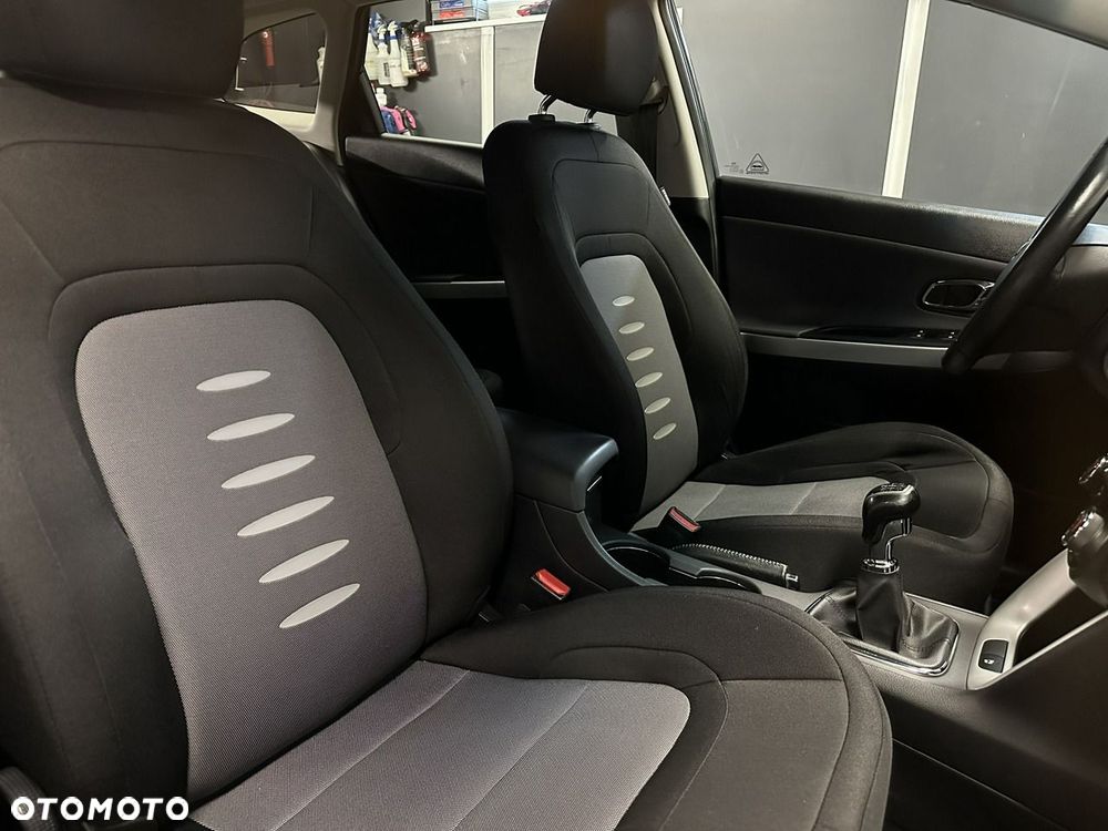 Kia Ceed - 9