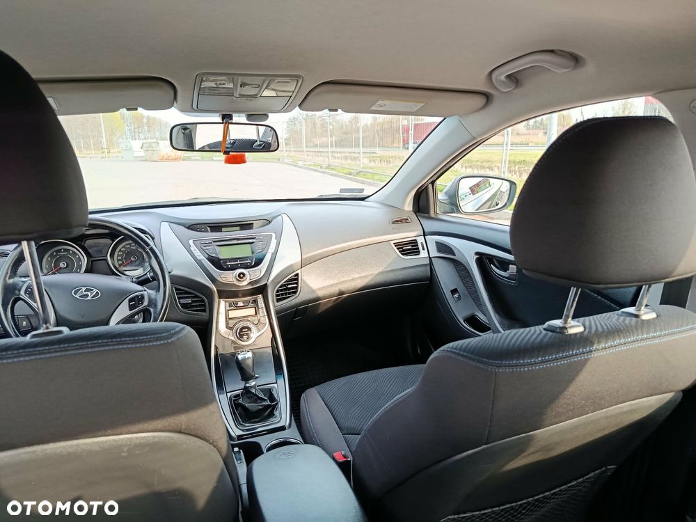 Hyundai Elantra 1.6 Comfort - 6