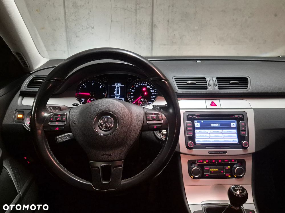 Volkswagen Passat 2.0 TDI DPF Highline - 8