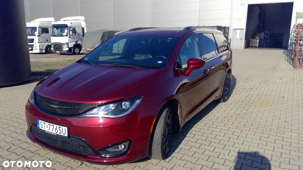 Chrysler Pacifica - 1