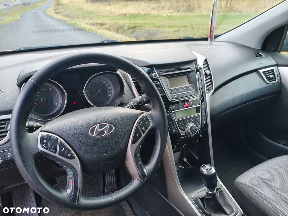 Hyundai i30 blue Kombi 1.6 CRDi Classic - 12