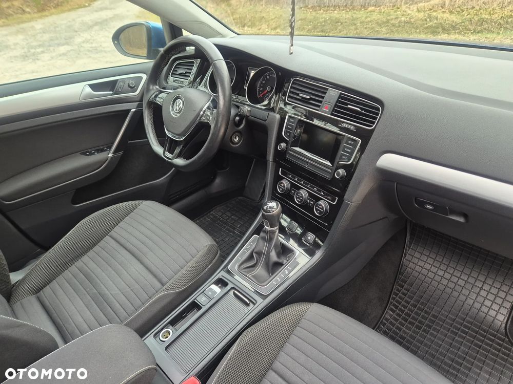 Volkswagen Golf - 24