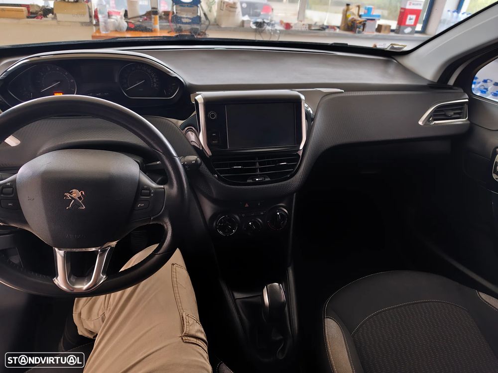 Peugeot 208 1.2 PureTech Style - 11