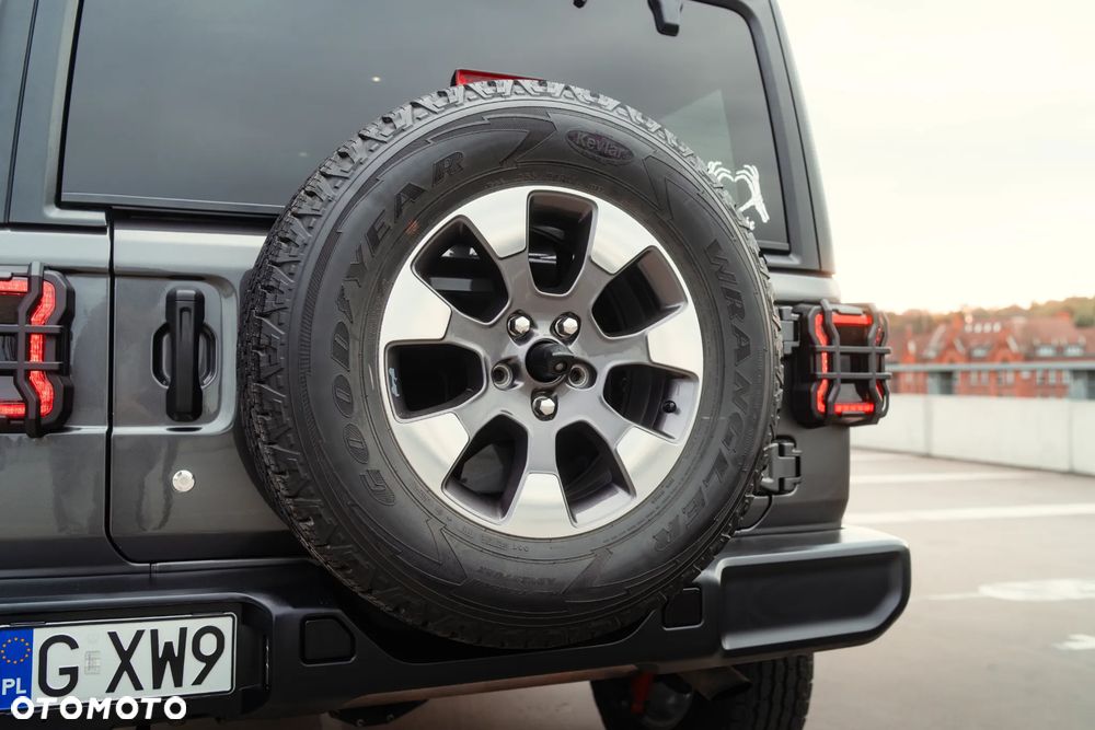 Jeep Wrangler - 12