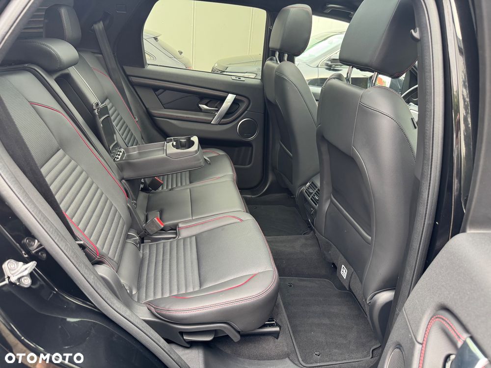 Land Rover Discovery Sport P300e R-Dynamic HSE - 33