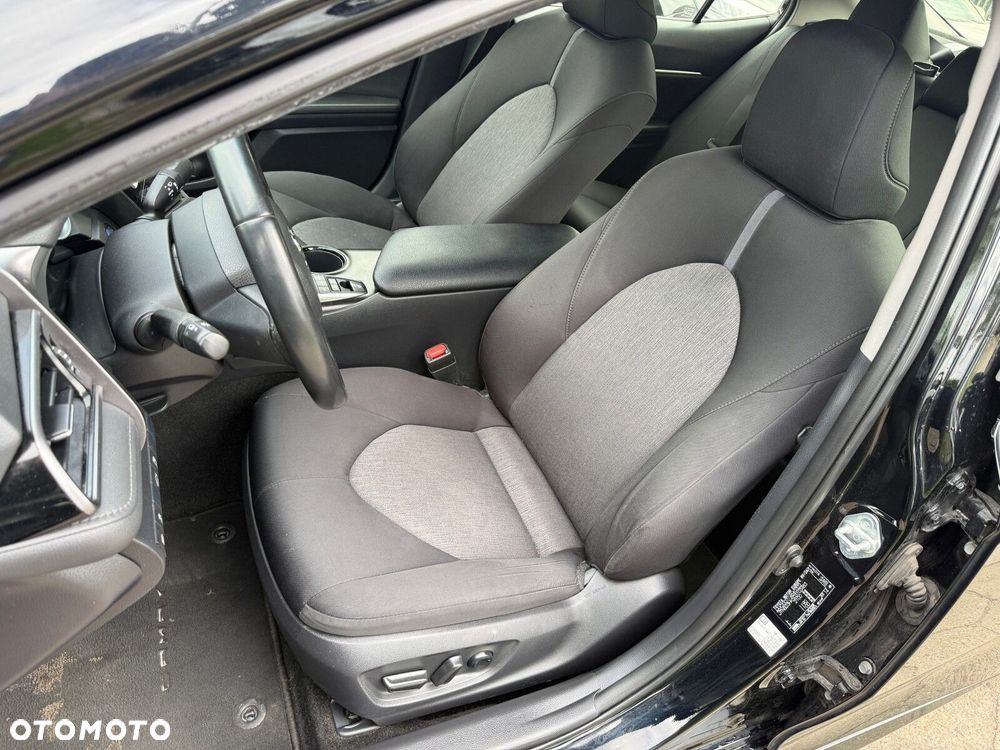 Toyota Camry - 21