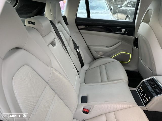 Porsche Panamera Sport Turismo - 32