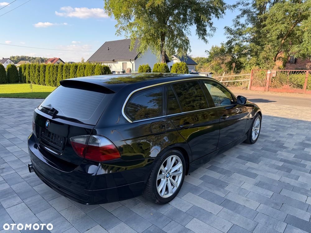 BMW Seria 3 325i Touring - 2